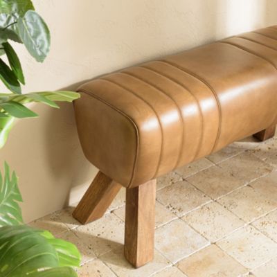 Banc matelassé cuir marron pieds inclinés en bois de manguier