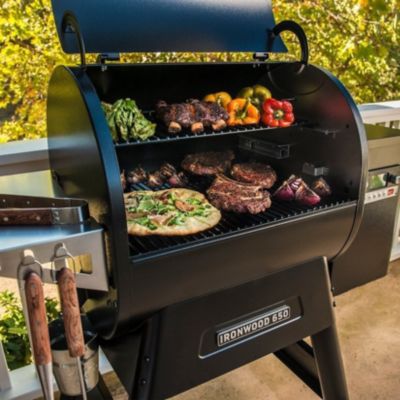 Barbecue a pellets Ironwood 650 Traeger Castorama