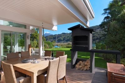 Barbecue Grado sarom en béton allégé avec ample table latérale 160x 60x170,7 cm