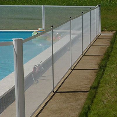 Cloture et barrière amovible pour piscine