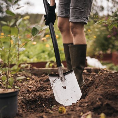 Bêche à bord pointu Ergonomic™ Fiskars L.124,9cm