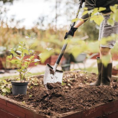 Bêche à bord pointu Ergonomic™ Fiskars L.124,9cm