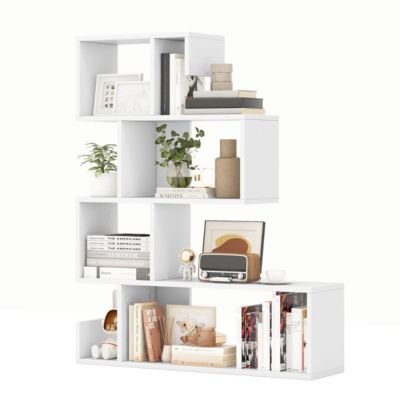 Bibliothèque blanche géométrique avec cinq niveaux