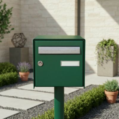 Une boîte à lettres avec compartiments colis