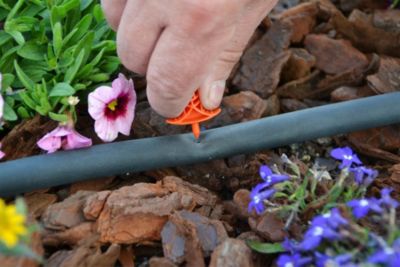 Bouchon cannelé vendu par 10 6 mm pour tuyau goutte à goutte + 1 poinçon