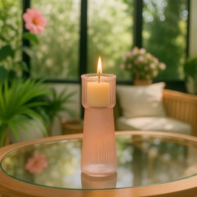 Bougeoir en verre strié rose 19cm