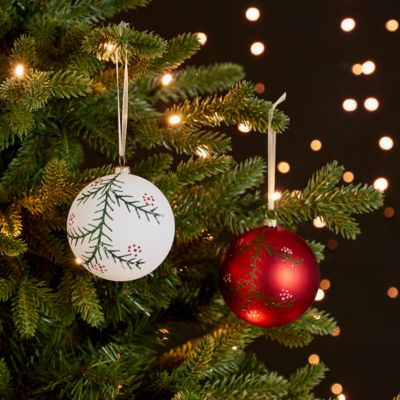 Boule de Noël en plastique blanche feuille de gui peint