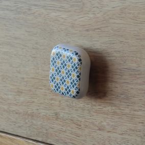 Bouton de meuble Carré Beloen bleu et jaune l.4,1 mm x h. 4.1 cm