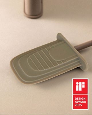 Brosse WC en silicone, 75,5 x 19,3 x 10, design compact, base antidérapante noir mat, série Flat de Cosmic