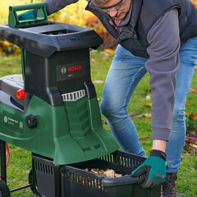 Broyeur de végétaux électrique filaire 2500 W, branche maxi 45 mm, bruit 90 dB(A), collecte 53 L, Bosch AXT 25 TC