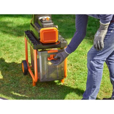 Broyeur de végétaux électrique filaire 2800 W, branche maxi 45 mm, bruit 80 dB(A), collecte 45 L, Black+Decker BEGAS5800-QS