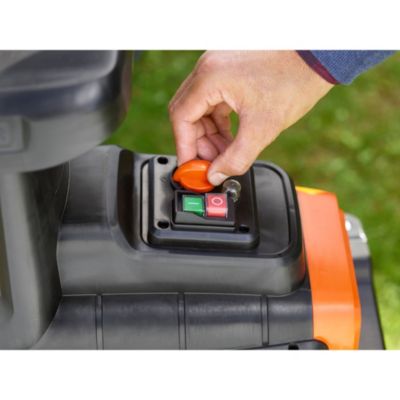 Broyeur de végétaux électrique filaire 2800 W, branche maxi 45 mm, bruit 80 dB(A), collecte 45 L, Black+Decker BEGAS5800-QS