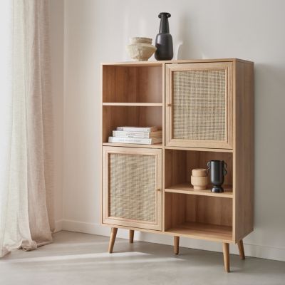 Meuble De Rangement Avec La Vaisselle Photo stock - Image du étalage, intérieur: 33902376