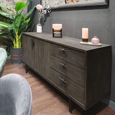 Buffet en bois d'acacia massif cendré avec piètement métal noir - KUBI