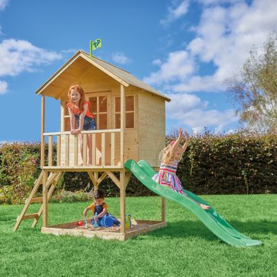 Cabane pour enfant TP Toys Hill top avec toboggan Castorama