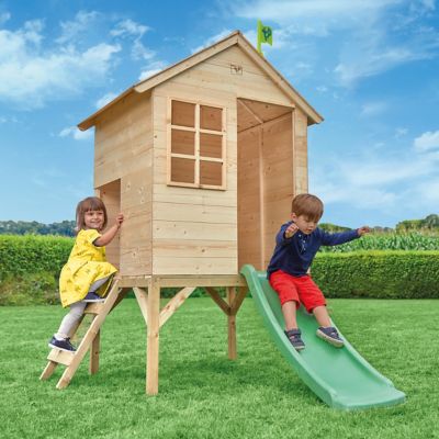 Maisonnette pour enfants en bois avec toboggan – TP Loft - TP Toys