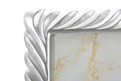 Cadre en résine argentée 26,3x1,6x31,2 cm (mesure intérieure 20x25 cm)
