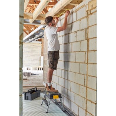 Caisse à outils vide plastique Stanley 63 cm avec marchepied intégré