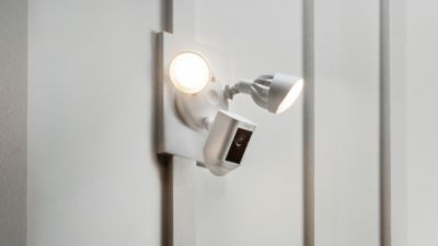 Camera de vidéosurveillance extérieure Ring Floodlight Cam Wired Pro blanc