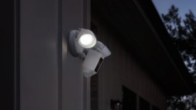 Camera de vidéosurveillance extérieure Ring Floodlight Cam Wired Pro blanc