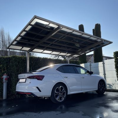 Carport simple avec 9 panneaux solaires - charge de toiture 100kgs/m² -  thermolaqué blanc - Ximax Standard Linea