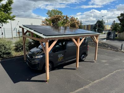 Carport solaire avec panneaux photovoltaïques design 3000 Ultrawatt