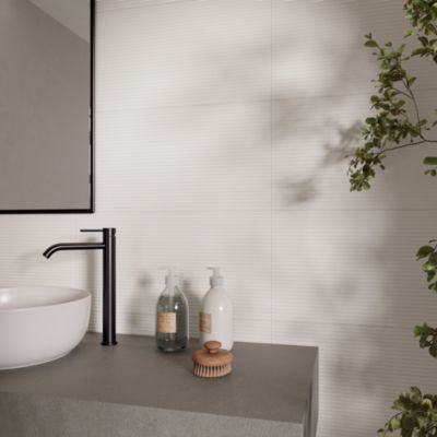 Carrelage mural intérieur blanc mat à cannelures fines L.60 x l.30 cm x ép.9 mm, Perouso
