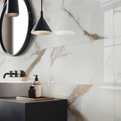 Carrelage sol et mur en grès cérame effet marbre blanc et doré poli L ...