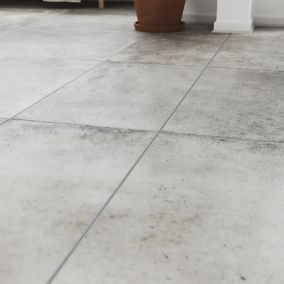 Carrelage sol gris clair 80 x 80 cm Kontainer