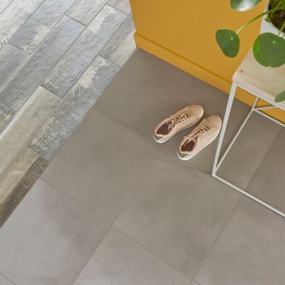 Carrelage sol intérieur effet béton gris L.42,6 x l.42,6 cm x ép.7,4 mm, Konkrete