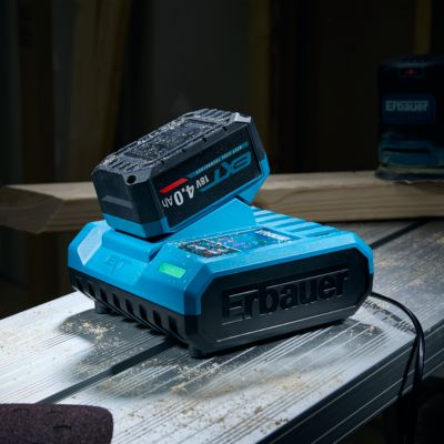 Chargeur de batterie Erbauer 150W 18V