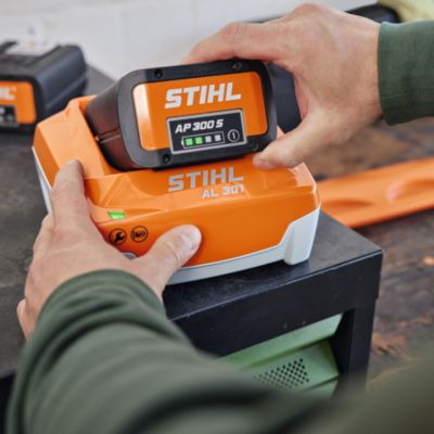 Chargeur rapide pour batterie AL 301 230V Stihl Ap Systems
