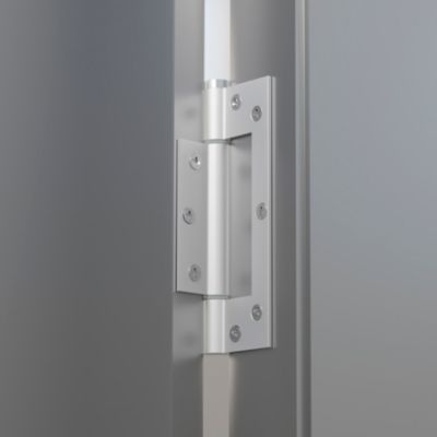 Charnière simple action à ressort, 150X40 mm, en aluminium anodisée argent posée totalement en applique, a lame centrée.