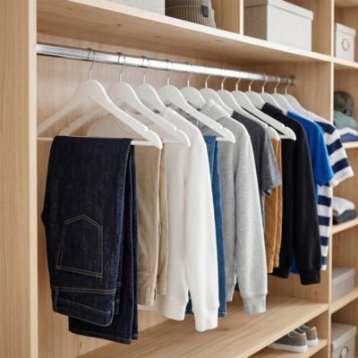 Cintre en bois blanc Maipo vendu par 6 pièces