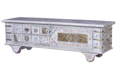 Coffre ancien en bois de manguier blanc