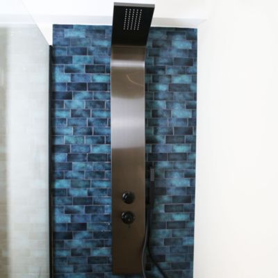 Colonne de douche hydromassante mécanique gun metal Essebagno Esseflat, avec douche de tête et douchette