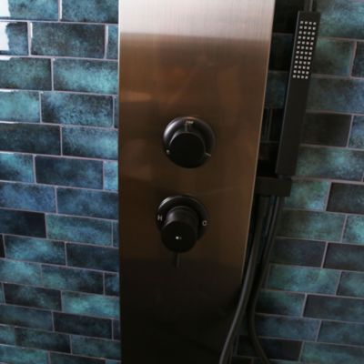 Colonne de douche hydromassante mécanique gun metal Essebagno Esseflat, avec douche de tête et douchette
