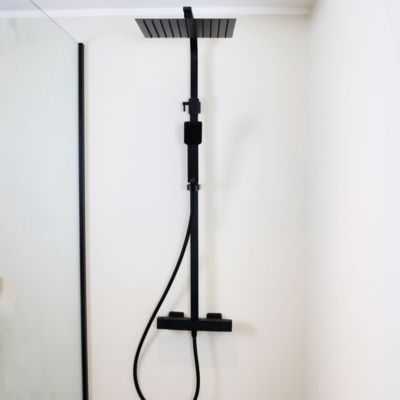 Colonne de douche noire avec thermostatique 300 Essebagno Quartos