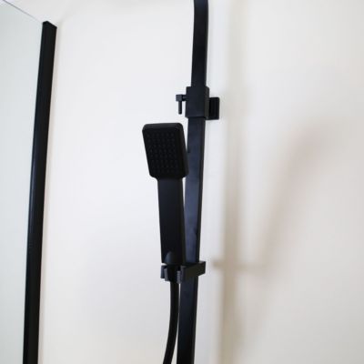 Colonne de douche noire avec thermostatique 300 Essebagno Quartos