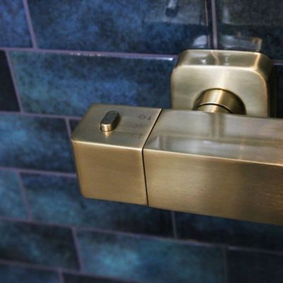 Colonne de douche or brossé avec thermostatique 300 Essebagno Quartos