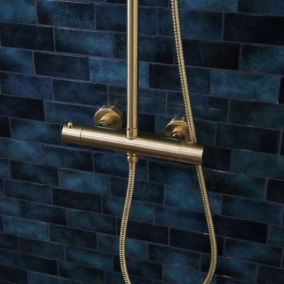 Colonne de douche thermostatique corps froid or brossé Essebagno Delice II