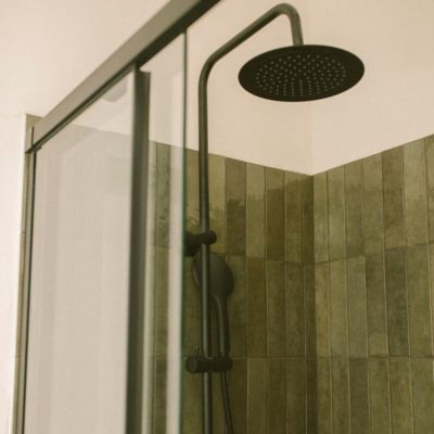 Colonne de douche thermostatique noire mate Essebagno Essegoia