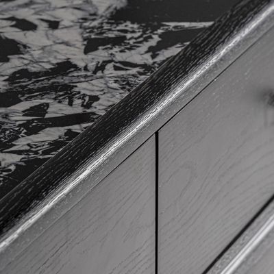 Commode contemporaine noire en bois mdf finition naturelle 140 x 55 x 82 cm Noir finition bois naturel
