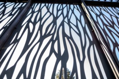 Côté moucharabieh acier gris 3,60 m pour pergola bioclimatique Habrita PER3630BI et PER3660BI