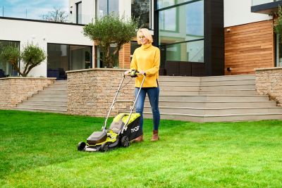 Coupe-bordures et tondeuse hybride Ryobi (avec 2 batteries et 1 chargeur)