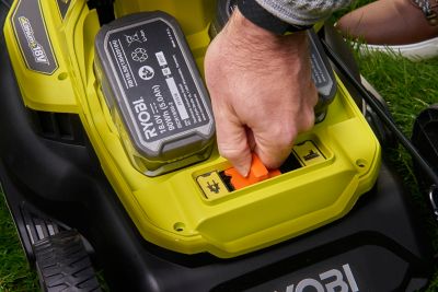 Coupe-bordures et tondeuse hybride Ryobi (avec 2 batteries et 1 chargeur)