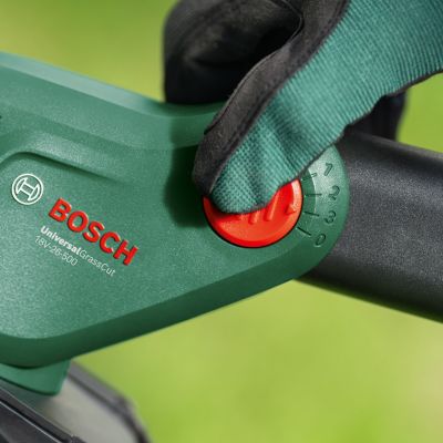 Coupe-bordures sans fil sur batterie 18V Bosch UniversalGrassCut (avec 1 batterie PBA 18V 2.0Ah et 1 chargeur AL 18V-20)