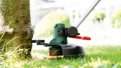 Coupe-bordures sans fil sur batterie 18V Bosch UniversalGrassCut (vendu sans batterie ni chargeur)