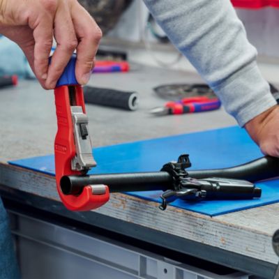 Coupe tube acier inoxydable Knipex Ø35 mm rouge et bleu