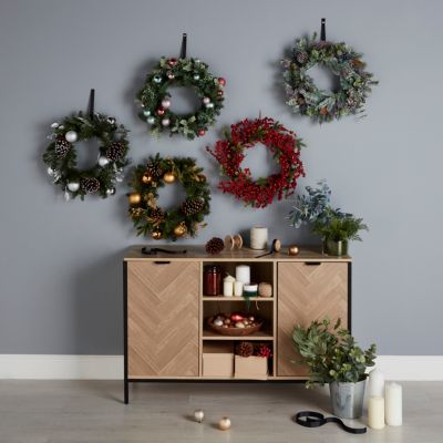 Couronne de Noël traditionnelle avec ornements coloris rouge, diam. 50 cm